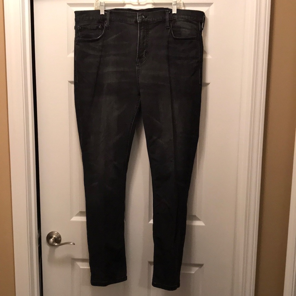 Old Navy Slim Fit Black Jeans - Gently Worn/Smoke & Pet Free
